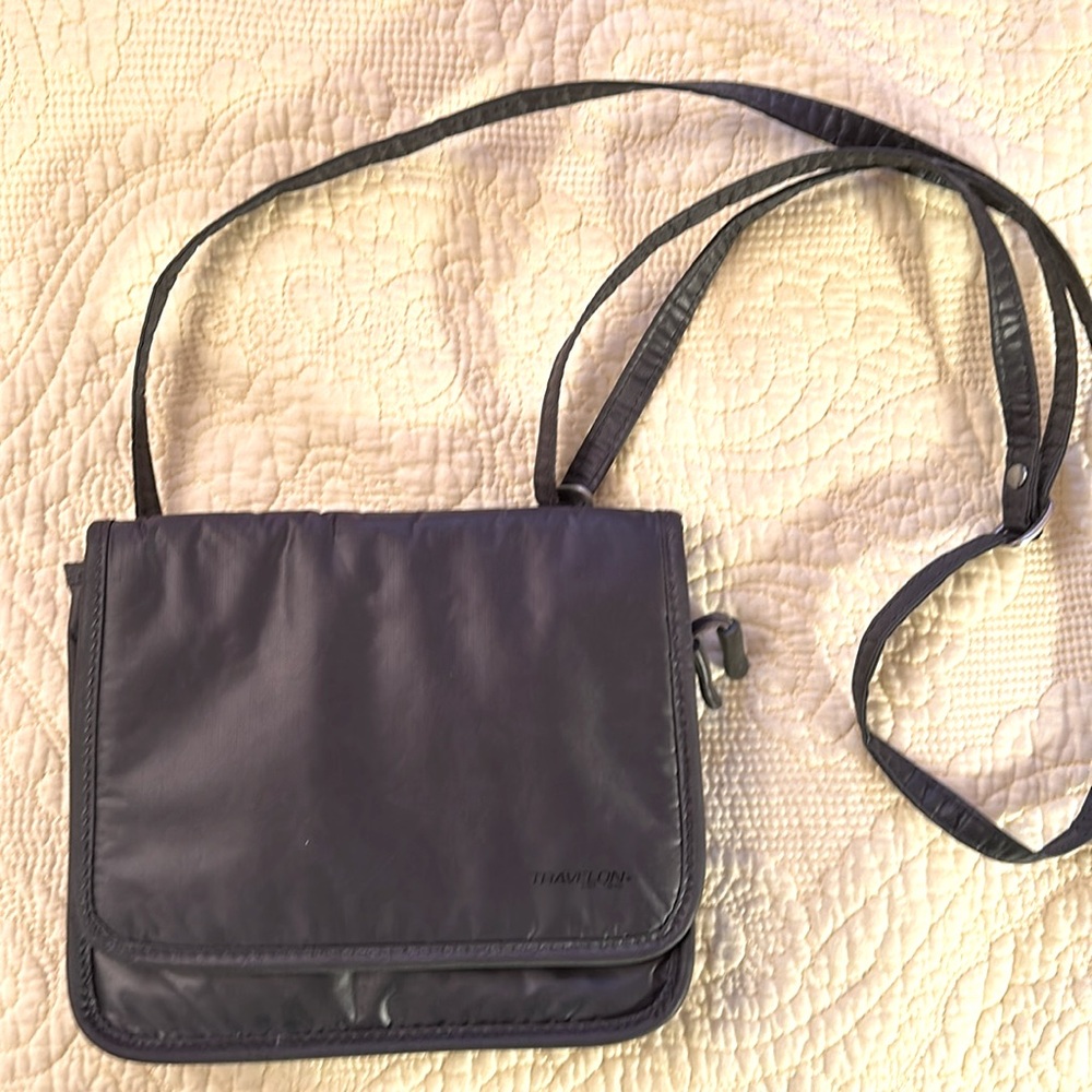 Travelon small bag for passport, phone, cards-grey